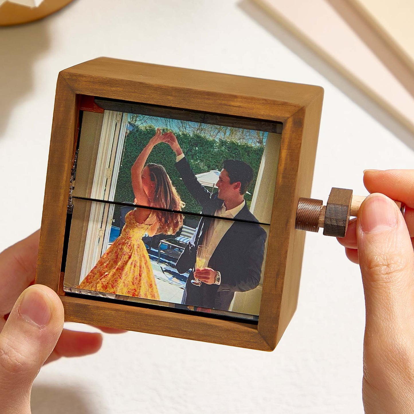 Custom Photo Flipbook Frame Animation Machine Mechanical Hand-cranked Flipbook Box Photo Album with Light Unique Valentine's Day Gifts